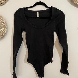Aritzia Sunday Best ribbed bodysuit black size L